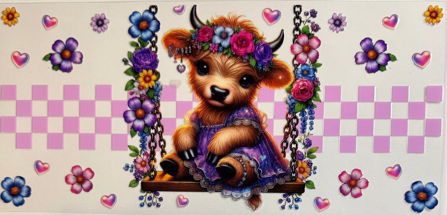 Vaca de las Highlands con margarita