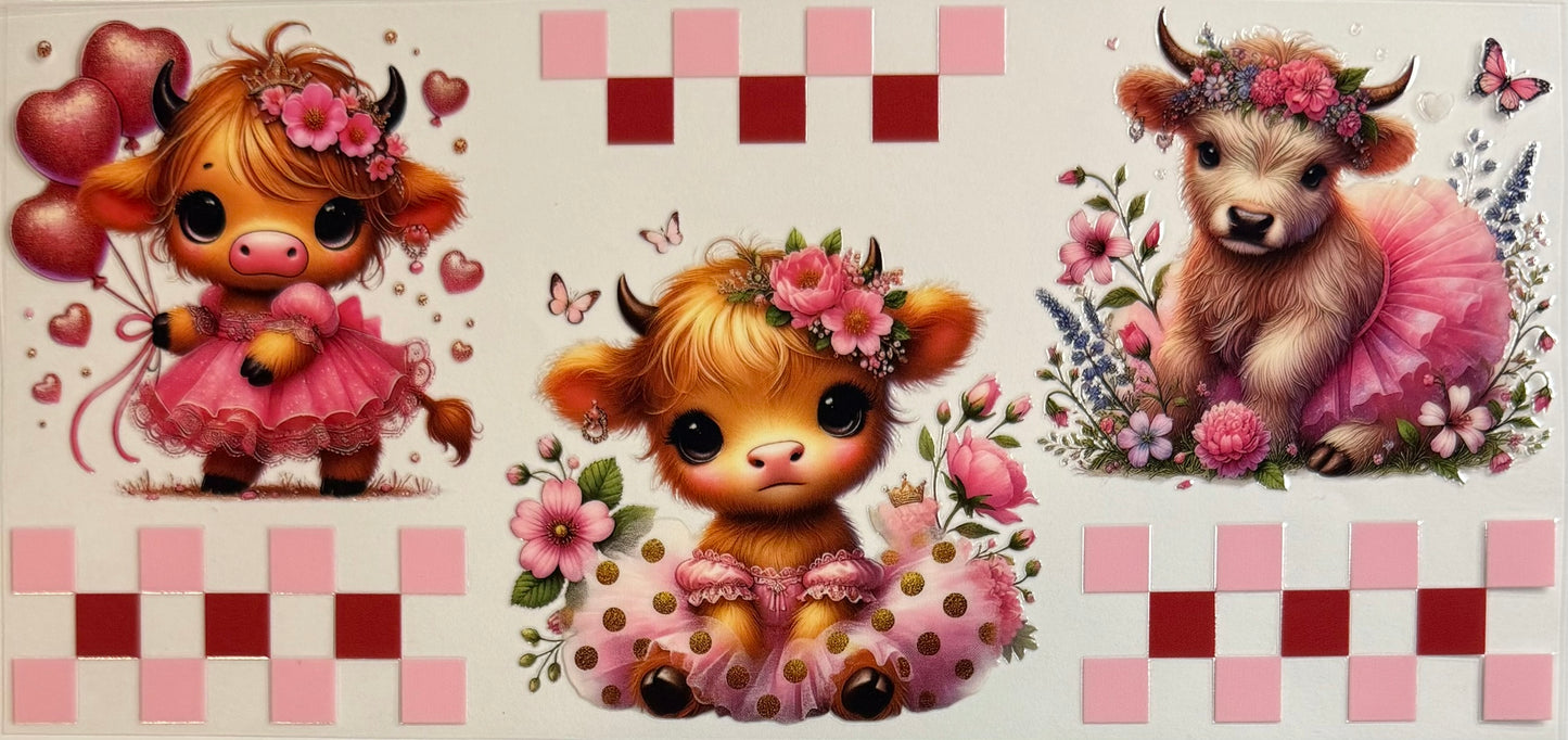 Vaca de las Highlands con margarita