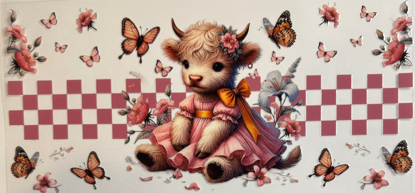 Vaca de las Highlands con margarita