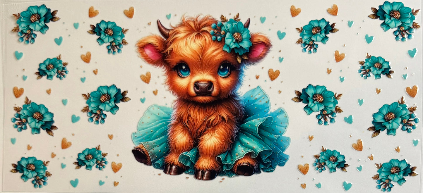 Vaca de las Highlands con margarita