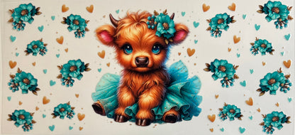 Vaca de las Highlands con margarita