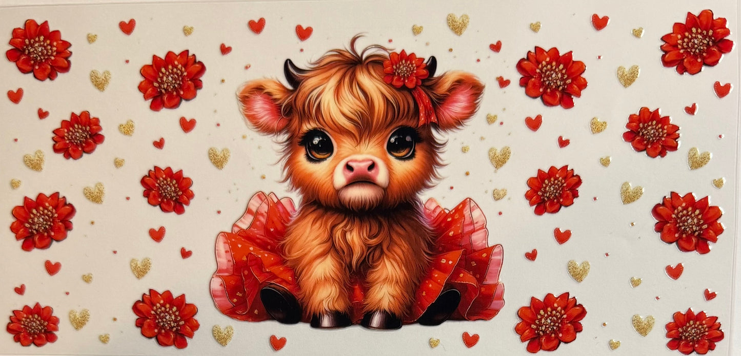 Vaca de las Highlands con margarita