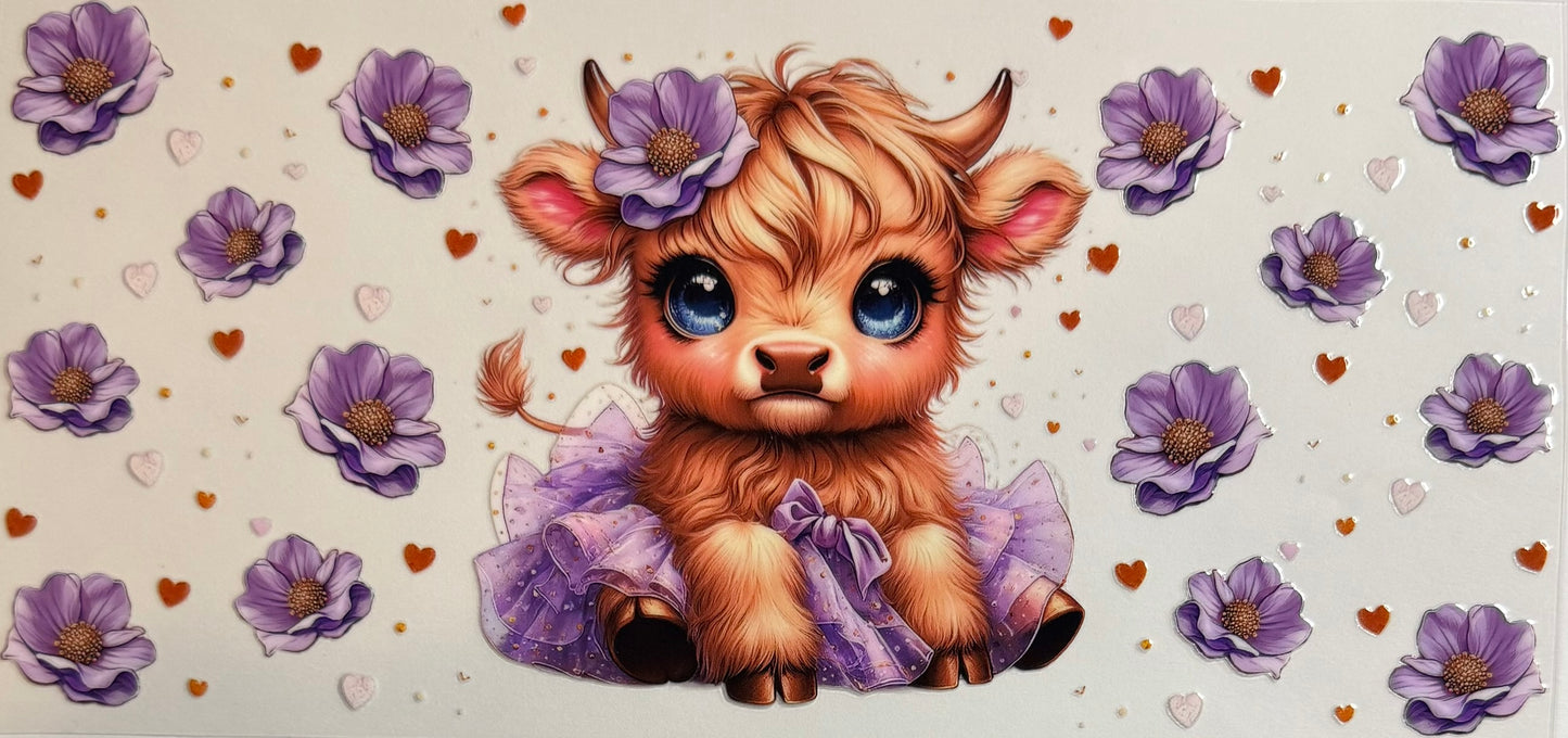 Vaca de las Highlands con margarita