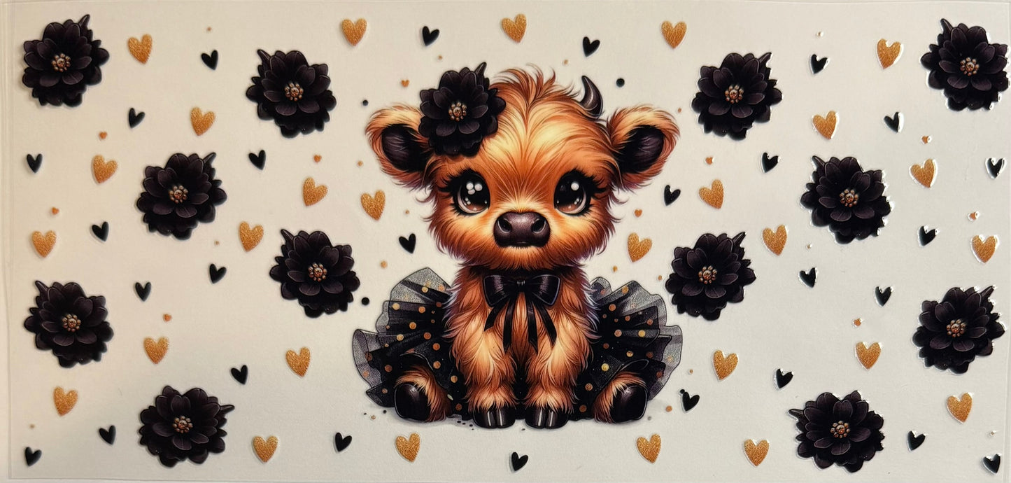 Vaca de las Highlands con margarita