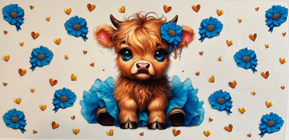 Vaca de las Highlands con margarita