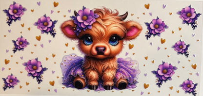 Vaca de las Highlands con margarita