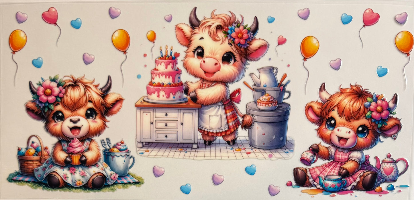 Vaca de las Highlands con margarita