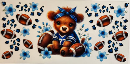 Vaca de las Highlands con margarita