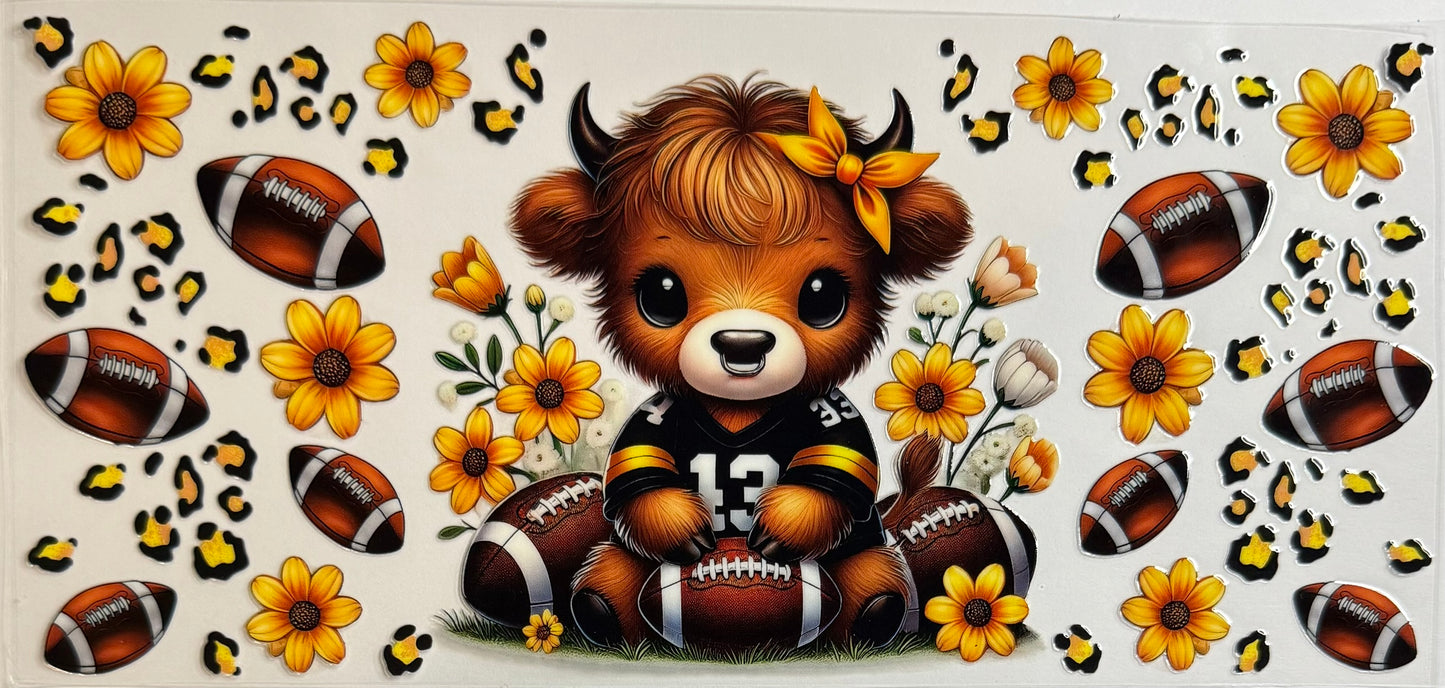 Vaca de las Highlands con margarita