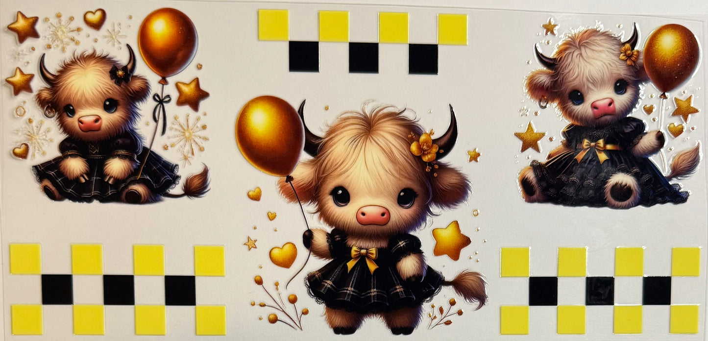 Vaca de las Highlands con margarita