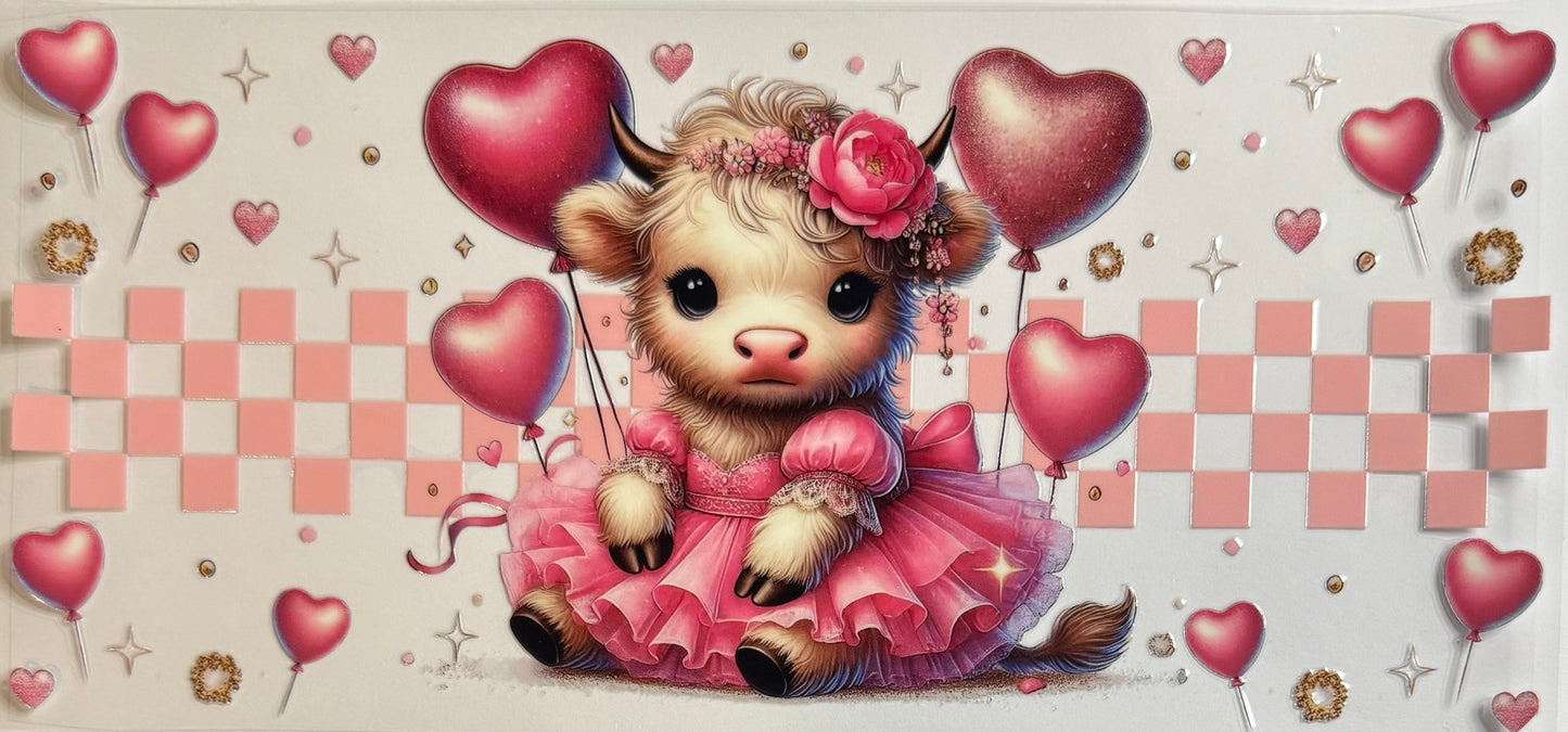 Vaca de las Highlands con margarita