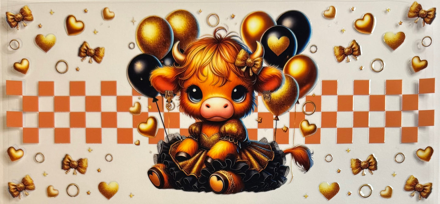 Vaca de las Highlands con margarita