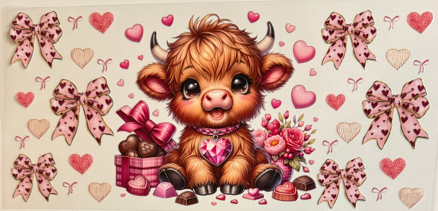 Vaca de las Highlands con margarita