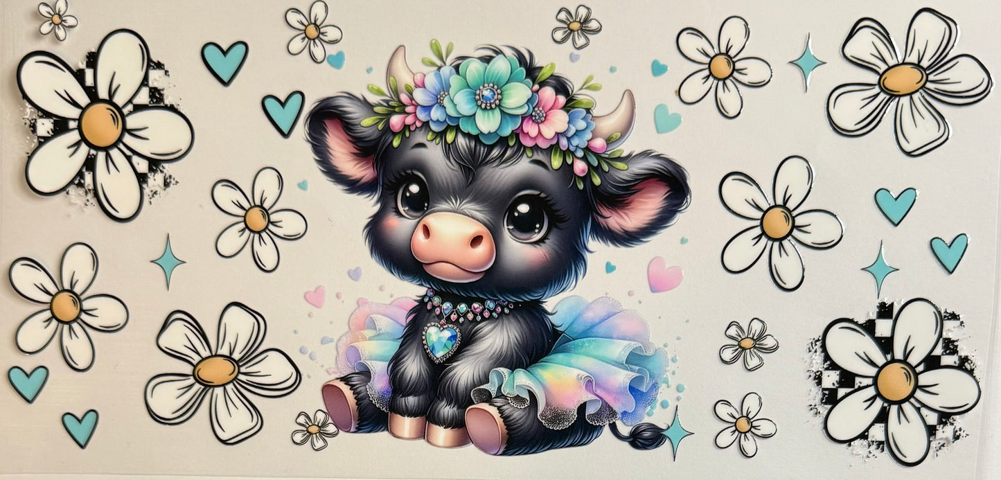 Vaca de las Highlands con margarita