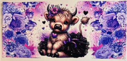 Vaca de las Highlands con margarita