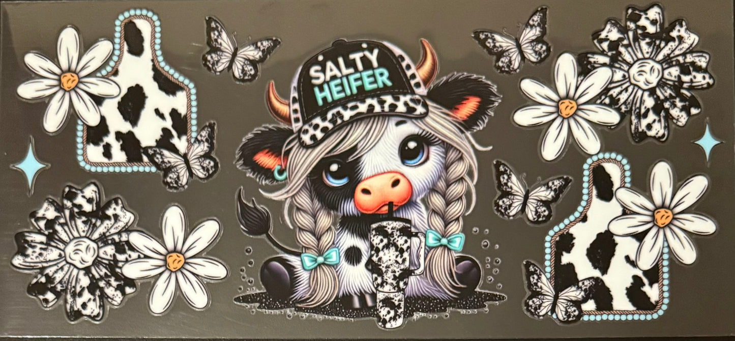 Vaca de las Highlands con margarita