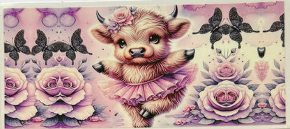 Vaca de las Highlands con margarita